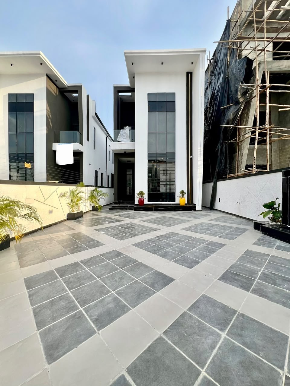 5 BEDROOM FULLY DETACHED DUPLEX IKOTA in Ikota, Lekki