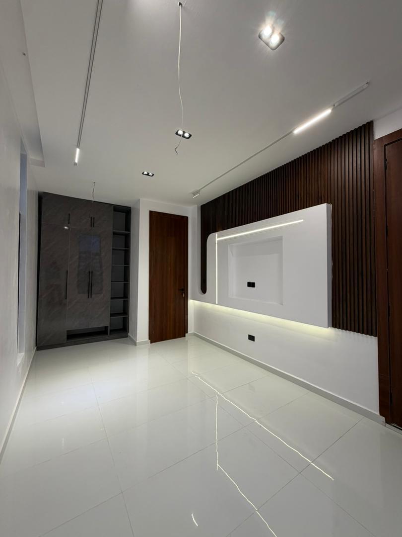 GORGEOUSLY DESIGNED 5-BEDROOM HOME image 7