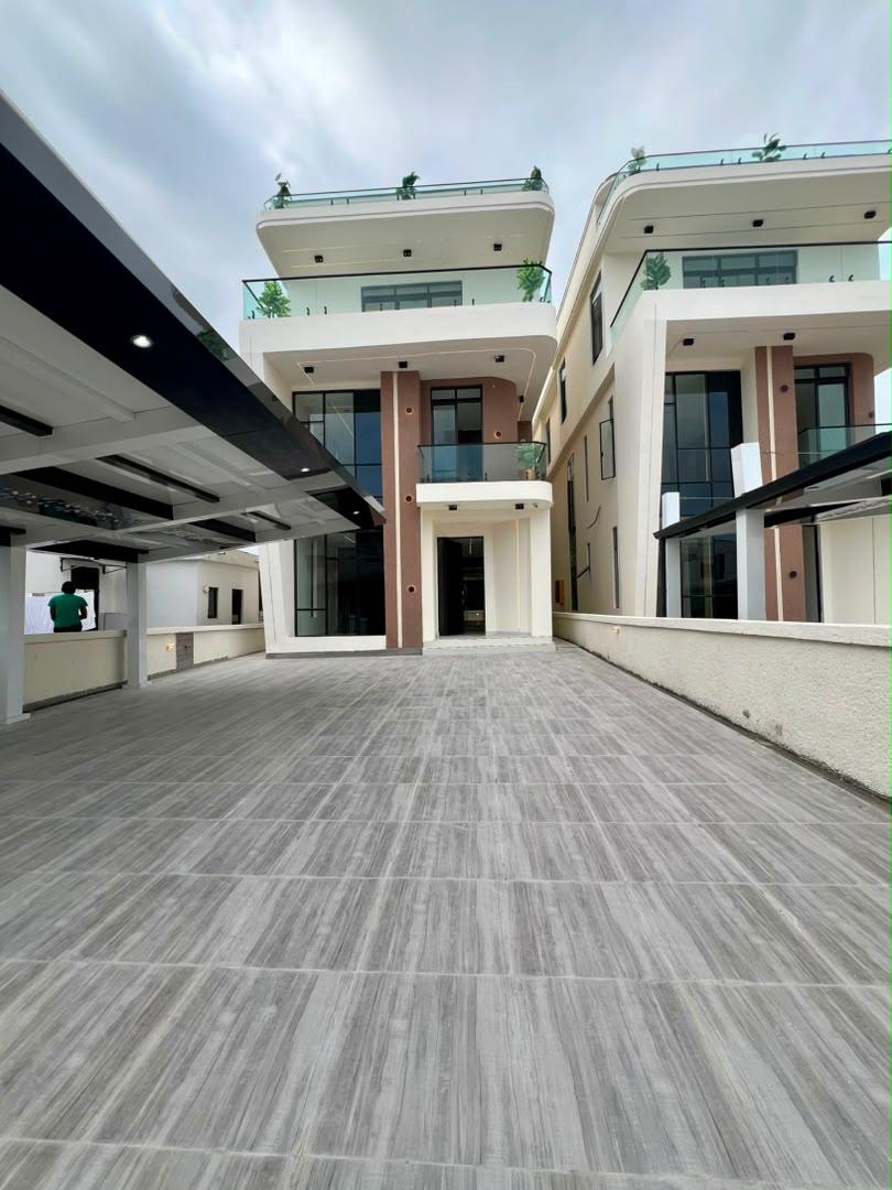 A SERENE 5-BEDROOM FULLY DETACHED HOME in CHEVRON , LEKKI