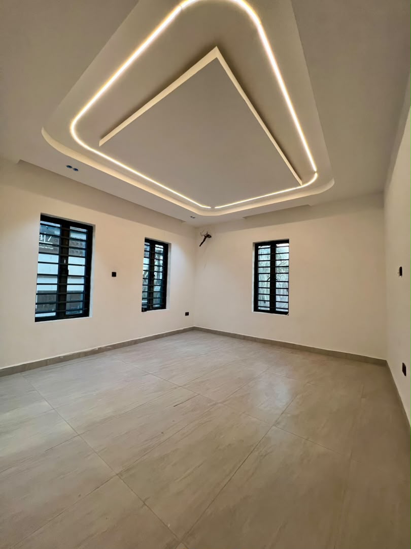 DECENTLY BUILT 5 BEDROOM FULLY DETACHED DUPLEX image 4