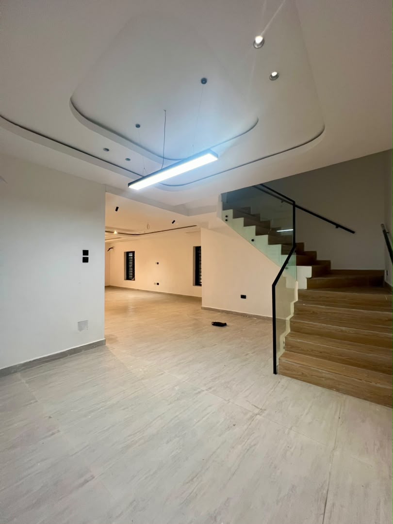 DECENTLY BUILT 5 BEDROOM FULLY DETACHED DUPLEX image 5