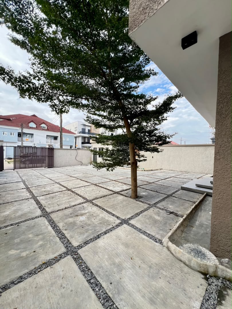 DECENTLY BUILT 5 BEDROOM FULLY DETACHED DUPLEX image 2