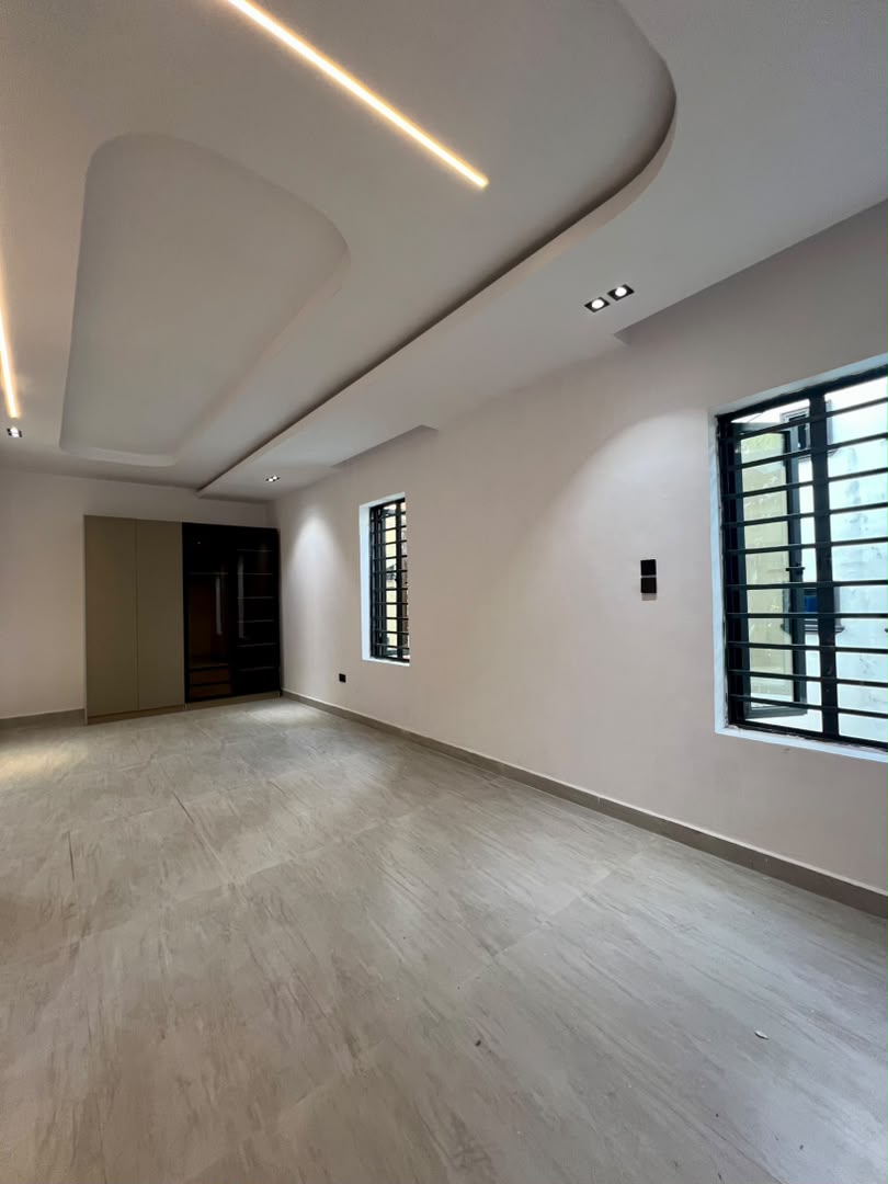 DECENTLY BUILT 5 BEDROOM FULLY DETACHED DUPLEX image 11