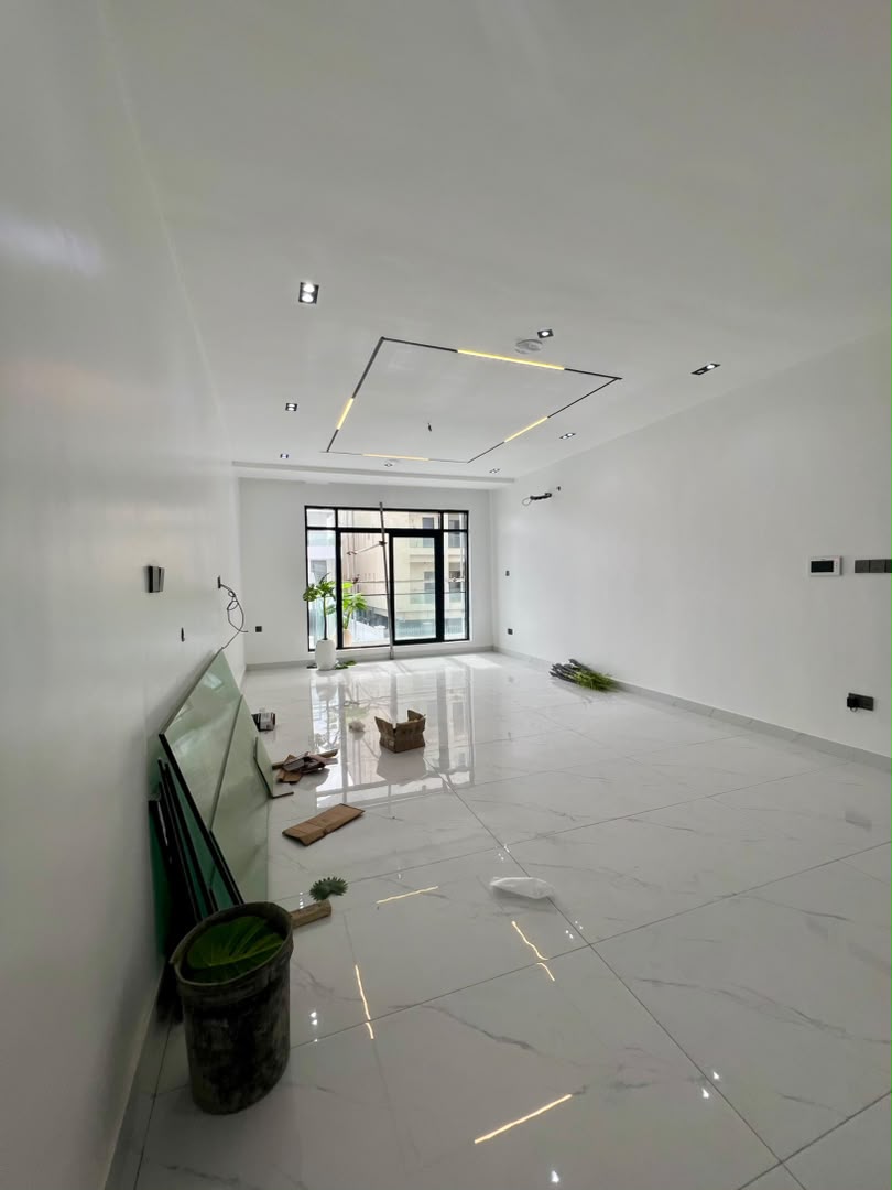 SMARTLY CARVED 1 , 2 AND 3 BEDROOM APARTMENT image 9