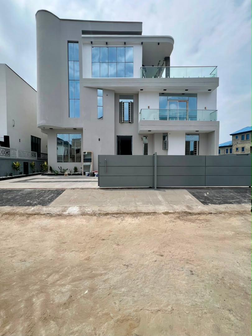 REMARKABLY BUILT 5-BEDROOM SMART HOME in LEKKI, LAGOS