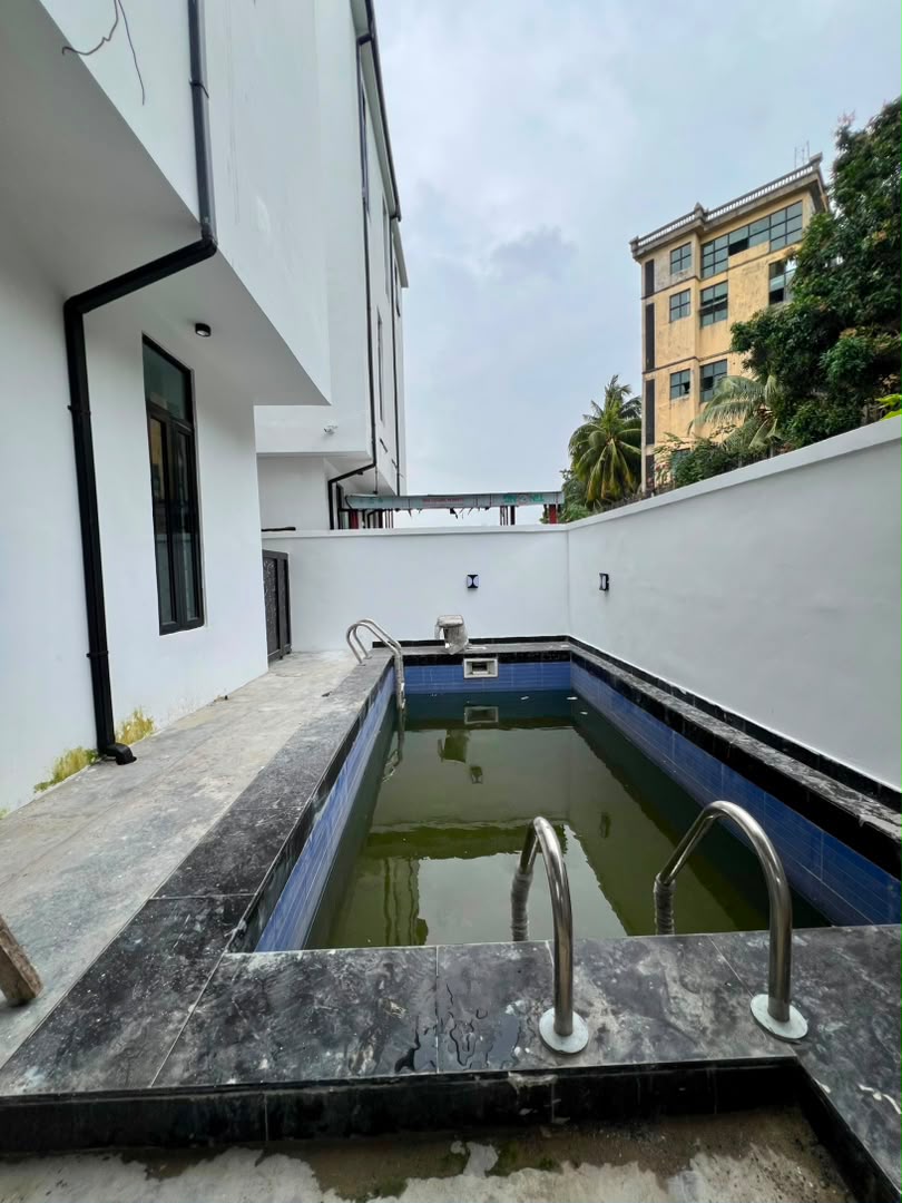 UNIQUE FULLY DETACHED 5 BEDROOM HOME image 4