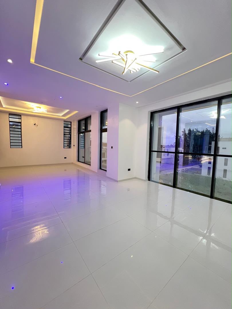 DAZZLING 5 BEDROOM PALATIAL HOME image 6