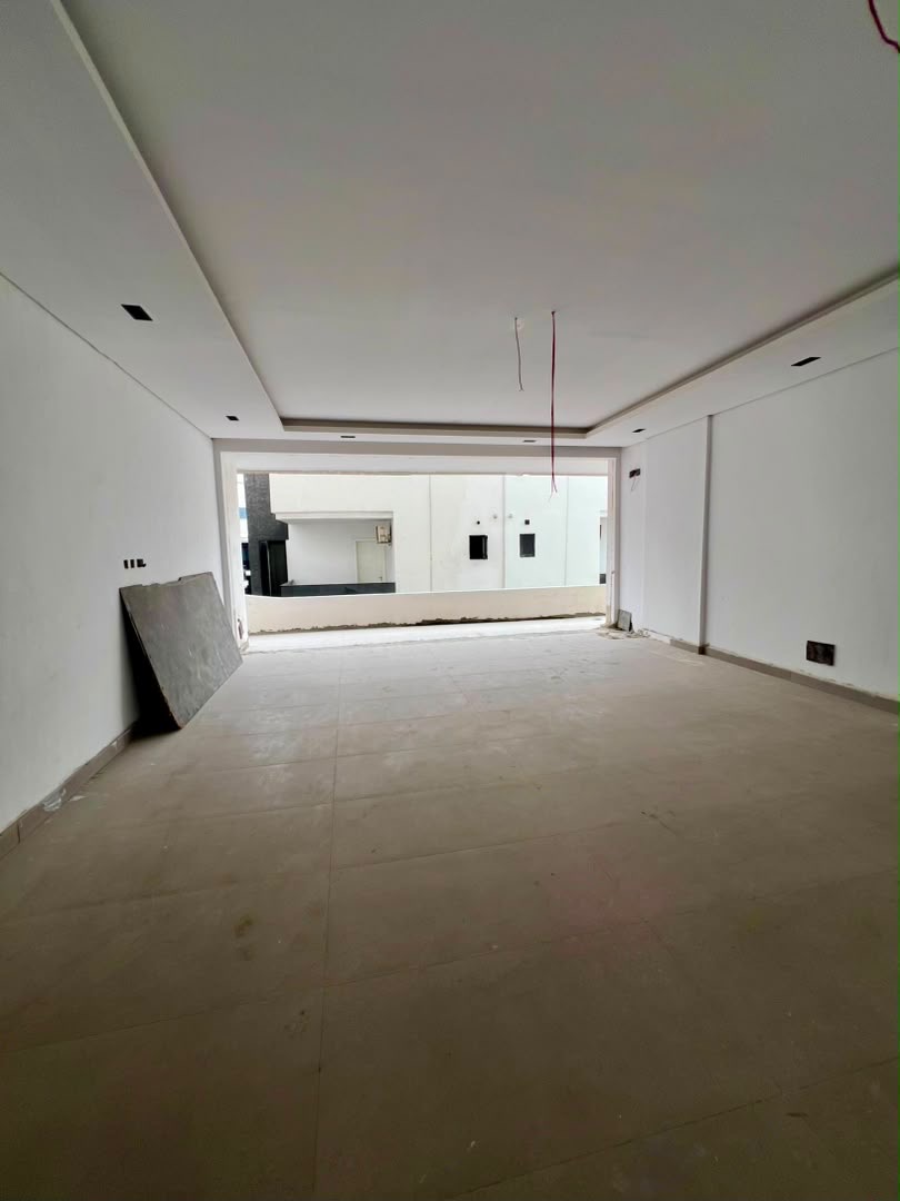 MAGNIFICENTLY BUILT 2 AND 3 BEDROOM APARTMENT image 9