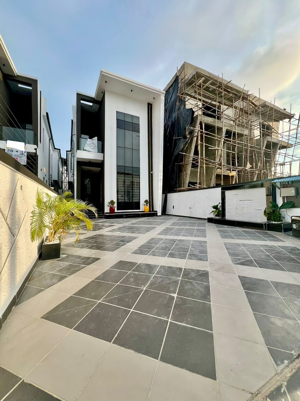 5 BEDROOM FULLY DETACHED DUPLEX IKOTA image 3