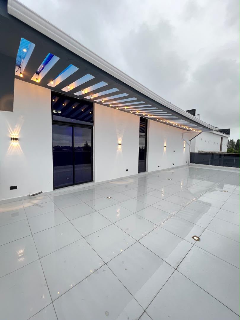 DAZZLING 5 BEDROOM PALATIAL HOME image 2