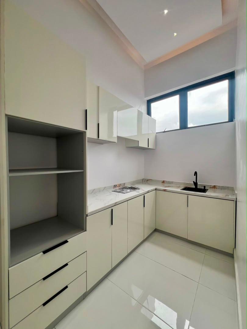 RESPLENDENTLY FINISHED FULLY DETACHED 5 BEDROOM SMART HOME image 12