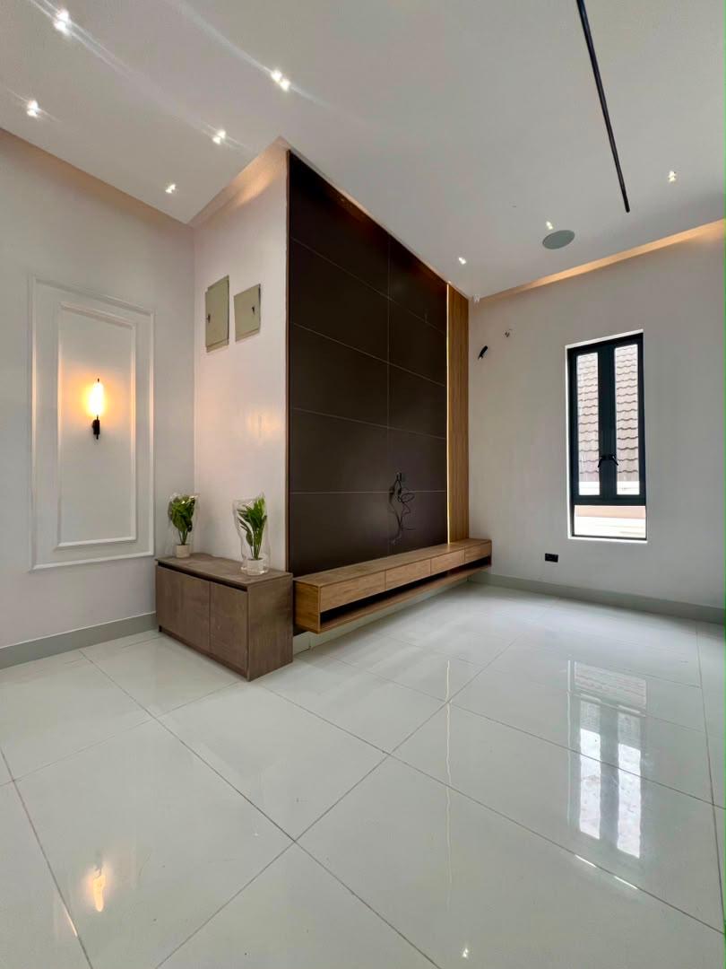 RESPLENDENTLY FINISHED FULLY DETACHED 5 BEDROOM SMART HOME image 4