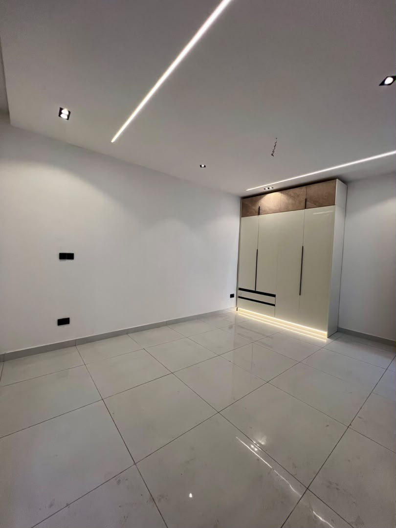 SMARTLY CARVED 1 , 2 AND 3 BEDROOM APARTMENT image 7
