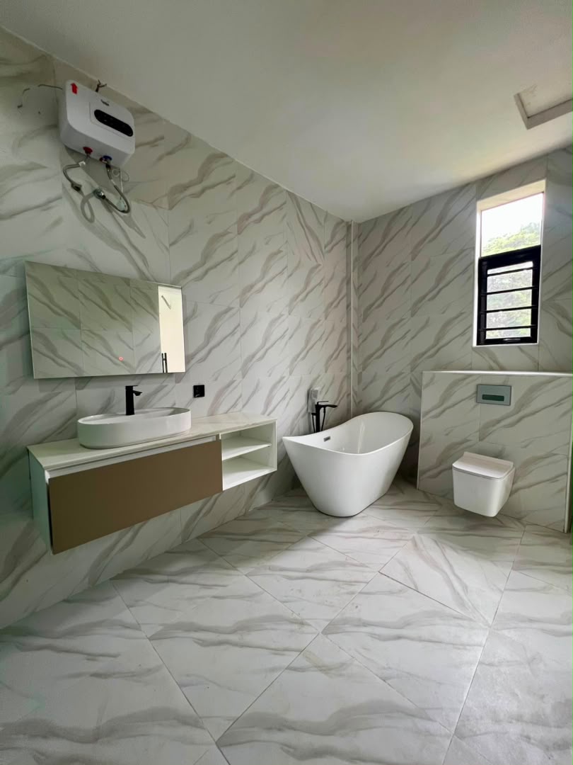 UNIQUE FULLY DETACHED 5 BEDROOM HOME image 12