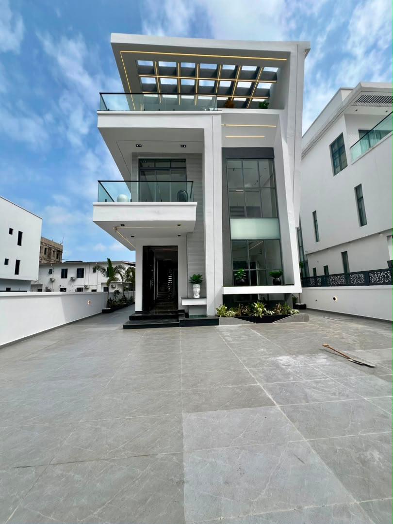 EXCLUSIVELY FINISHED 5 BEDROOM LUXURY HOME in OSAPA, LEKKI