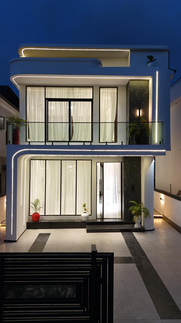 GORGEOUSLY DESIGNED 5-BEDROOM HOME in LEKKI, LAGOS