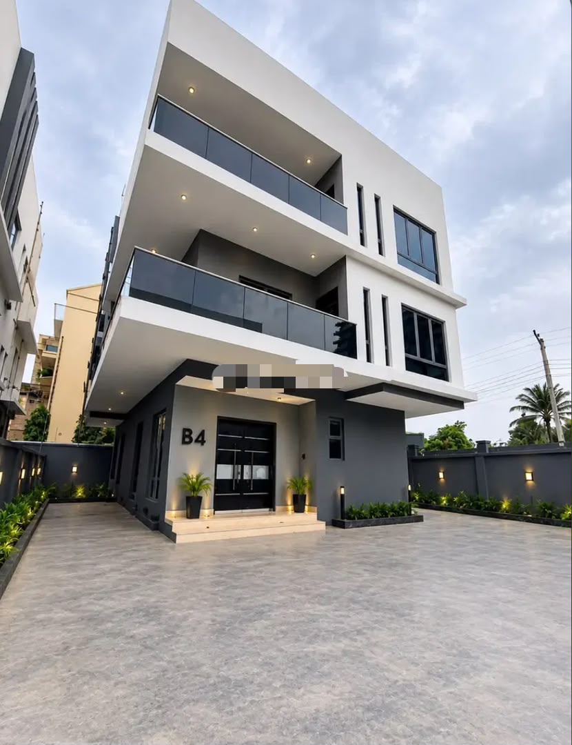 WELL STRUCTURED 6 BEDROOM in IKOYI, LAGOS