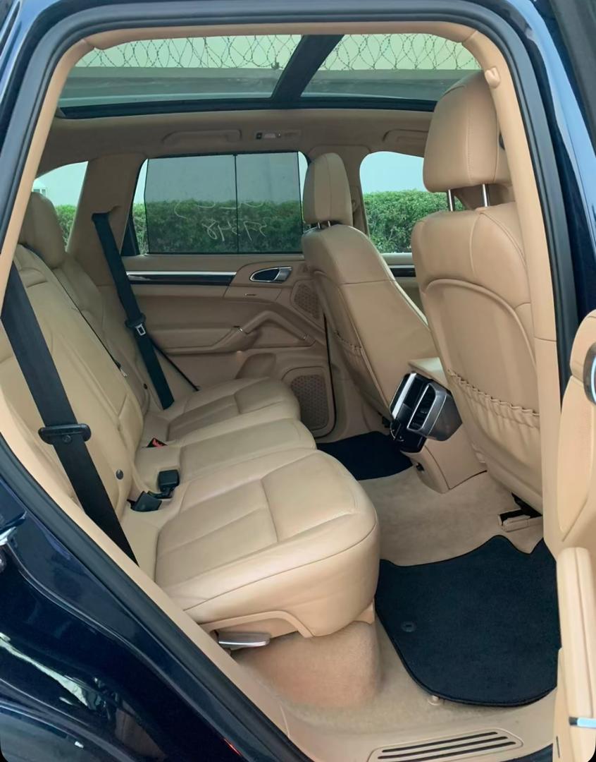 Porsche Cayenne PORSCHE (2012) image 2