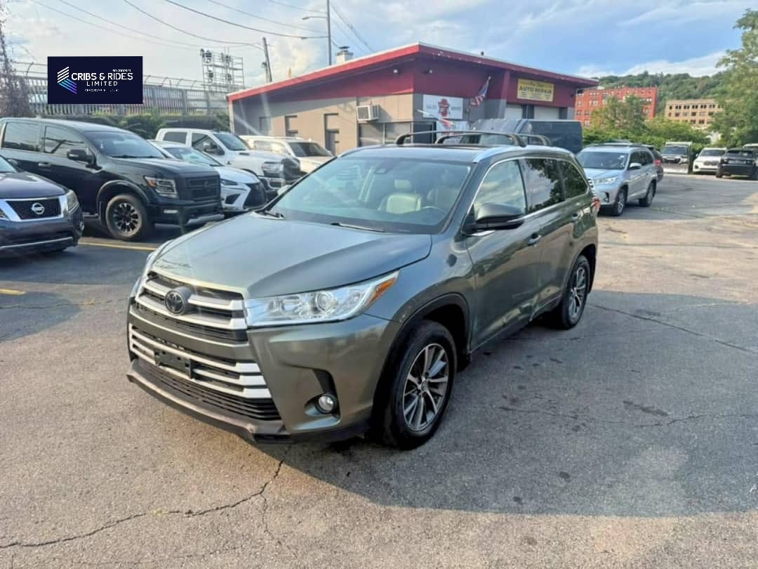 HIGHLANDER XLE (2019) available in Lekki