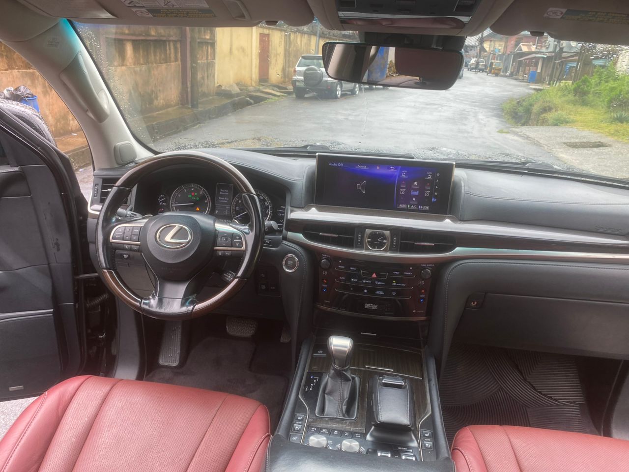 LEXUS LX570 (2017) image 6